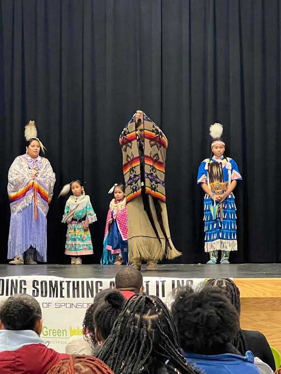 The second song presented by the Shinnecock Indian Nation was the “Women’s Blanket Dance.” The audience learned that it is the oldest style of dance in their culture, and evokes the pure expression of the matriarch enveloping children and family in her divine feminine embrace.